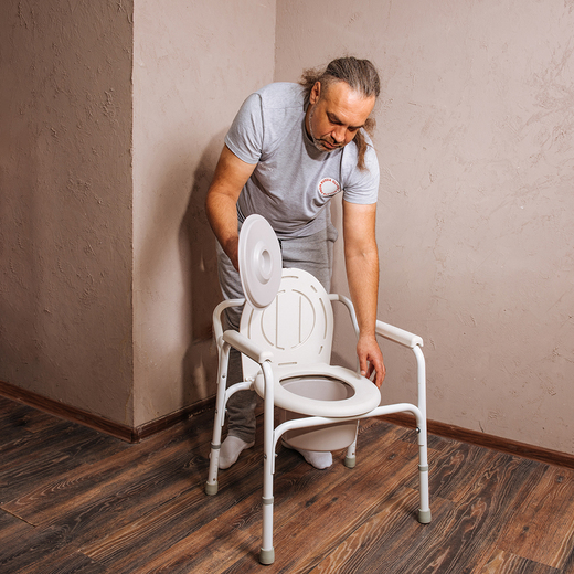 Средство реабилитации инвалидов: кресло-туалет 